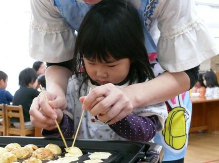 くるくる、真剣です。