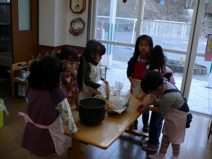 こちらは「ご飯係」本日10カップ準備中。