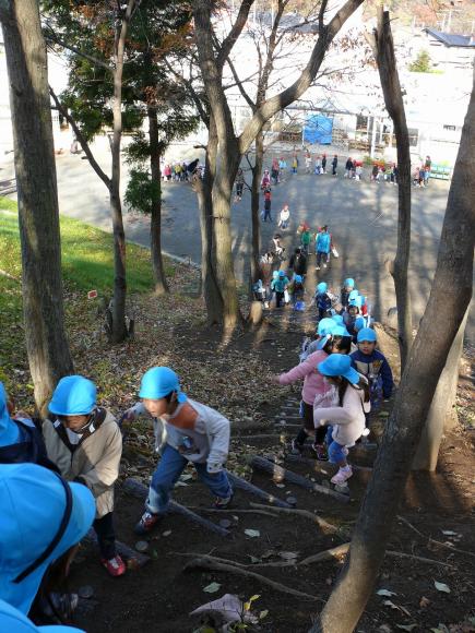 お山から行きます、今日はすごい長い列でした。