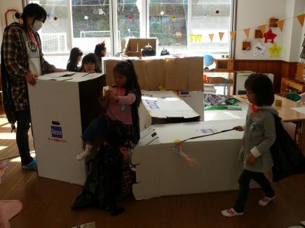 なんだかとても複雑な構造の建築物になってきました